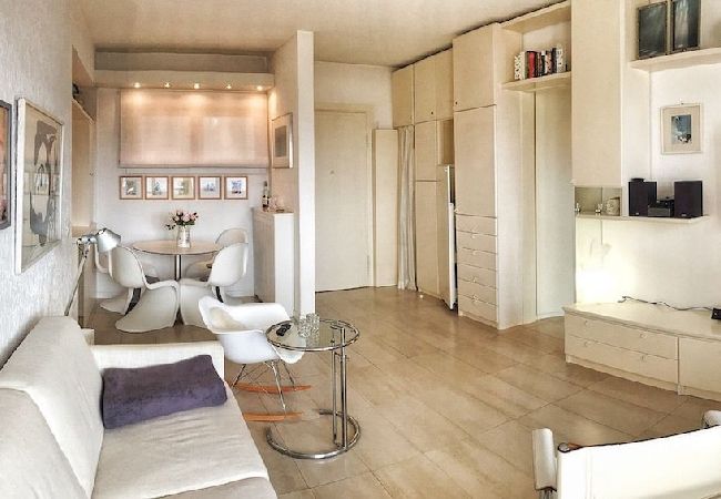 Ferienwohnung in Luino - Cordelia 6 with lake view, balcony and pool Ferienwohnung in Luino - Cordelia 6 with lake view, balcony and pool