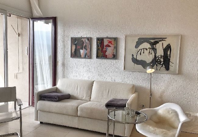 Ferienwohnung in Luino - Cordelia 6 with lake view, balcony and pool Ferienwohnung in Luino - Cordelia 6 with lake view, balcony and pool