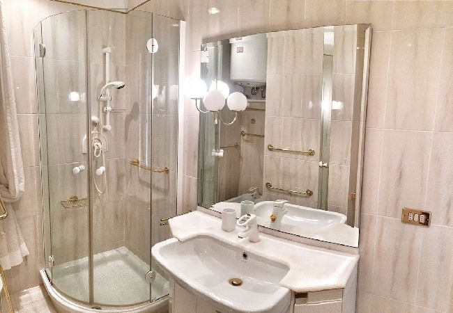 Ferienwohnung in Luino - Cordelia 6 with lake view, balcony and pool Ferienwohnung in Luino - Cordelia 6 with lake view, balcony and pool