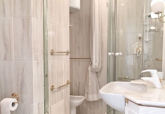 Ferienwohnung in Luino - Cordelia 6 with lake view, balcony and pool Ferienwohnung in Luino - Cordelia 6 with lake view, balcony and pool