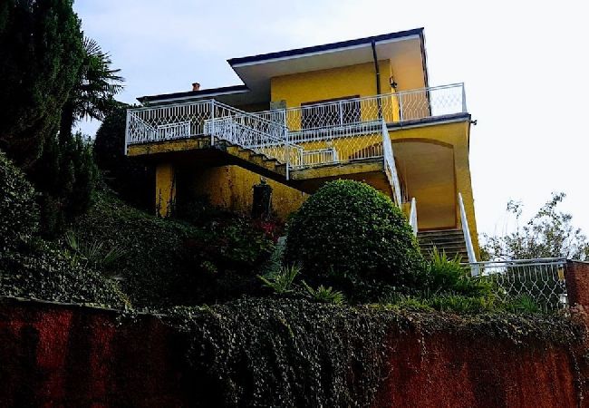 Ferienwohnung in Brezzo di Bedero - Amarys 1 with amazing lake view and pool Ferienwohnung in Brezzo di Bedero - Amarys 1 with amazing lake view and pool