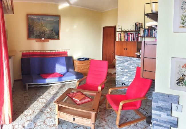 Ferienwohnung in Brezzo di Bedero - Amarys 2 apartment in residence with lake view Ferienwohnung in Brezzo di Bedero - Amarys 2 apartment in residence with lake view