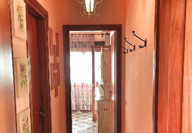 Ferienwohnung in Brezzo di Bedero - Amarys 2 apartment in residence with lake view Ferienwohnung in Brezzo di Bedero - Amarys 2 apartment in residence with lake view