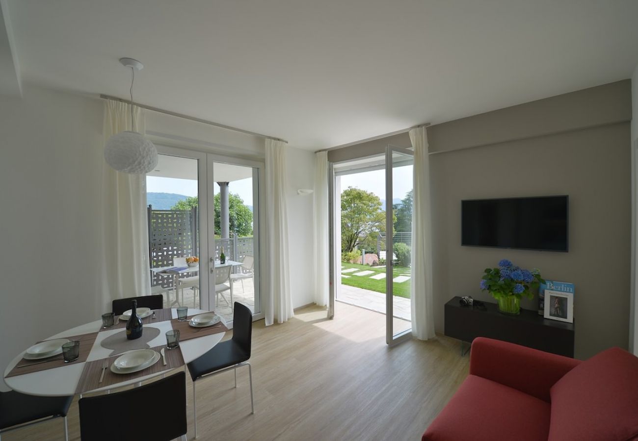 Ferienwohnung in Baveno - The View-Garden: design lake view apt. with porch