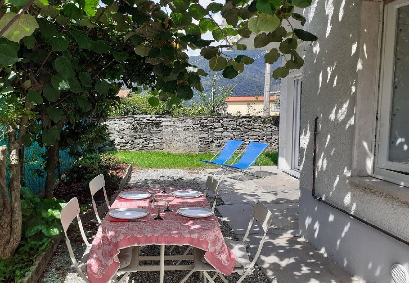 Ferienwohnung in Maccagno con Pino e Veddasca - Dalia 1 apt. with garden in Maccagno