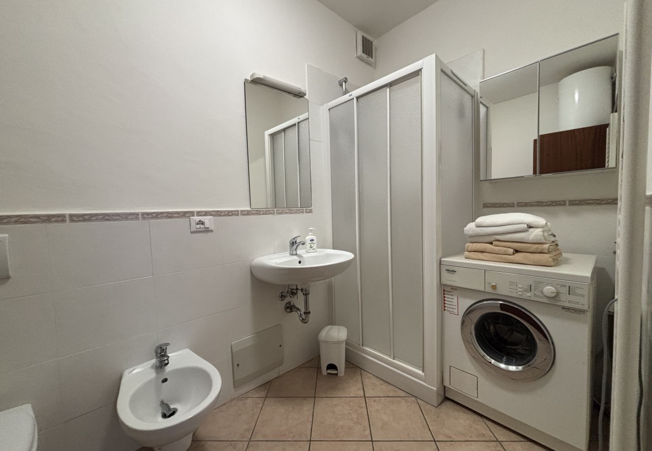 Ferienwohnung in Germignaga - Eucalipto 2 lake view apt. in a residence