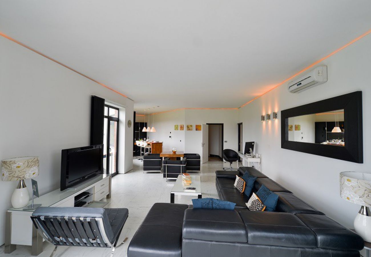 Villa in Lesa - Aurora Villa with pool in Lesa