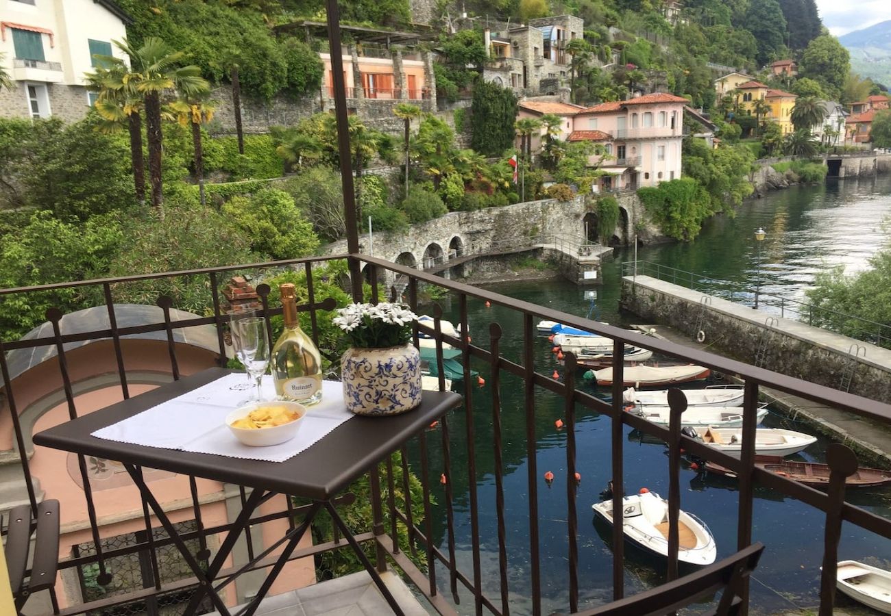 Ferienhaus in Cannero Riviera - Casa al Vecchio Porto overlooking the ancient port