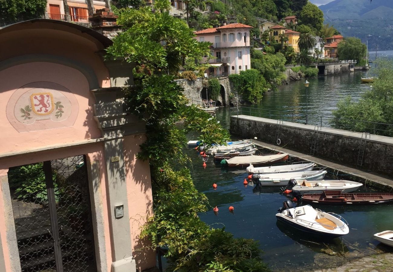 Ferienhaus in Cannero Riviera - Casa al Vecchio Porto overlooking the ancient port