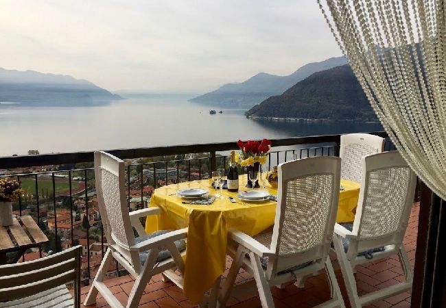 Ferienwohnung in Maccagno con Pino e Veddasca - Pandora 1 lake view apt. in residence with pool Ferienwohnung in Maccagno con Pino e Veddasca - Pandora 1 lake view apt. in residence with pool