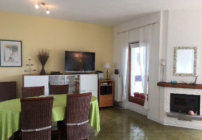 Ferienwohnung in Maccagno con Pino e Veddasca - Pandora 1 lake view apt. in residence with pool Ferienwohnung in Maccagno con Pino e Veddasca - Pandora 1 lake view apt. in residence with pool