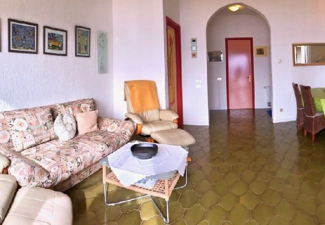 Ferienwohnung in Maccagno con Pino e Veddasca - Pandora 1 lake view apt. in residence with pool Ferienwohnung in Maccagno con Pino e Veddasca - Pandora 1 lake view apt. in residence with pool