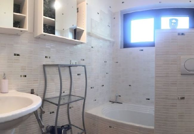 Ferienwohnung in Maccagno con Pino e Veddasca - Pandora 1 lake view apt. in residence with pool Ferienwohnung in Maccagno con Pino e Veddasca - Pandora 1 lake view apt. in residence with pool