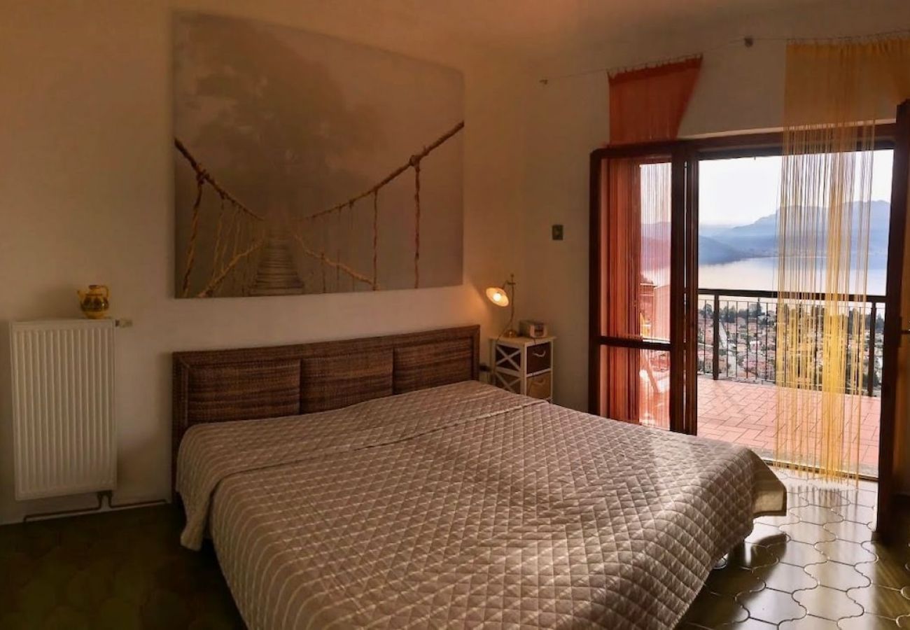 Ferienwohnung in Maccagno con Pino e Veddasca - Pandora 1 lake view apt. in residence with pool