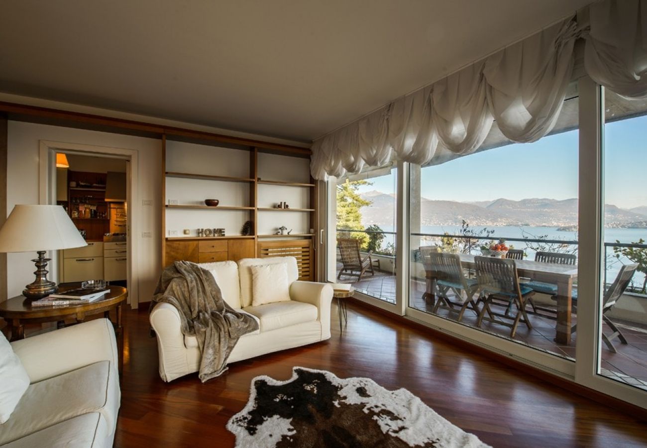 Ferienwohnung in Stresa - Sana Luxury apartment in Stresa with lake view