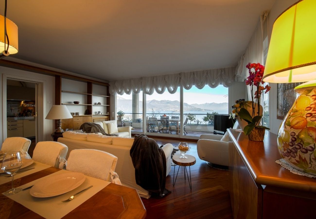 Ferienwohnung in Stresa - Sana Luxury apartment in Stresa with lake view