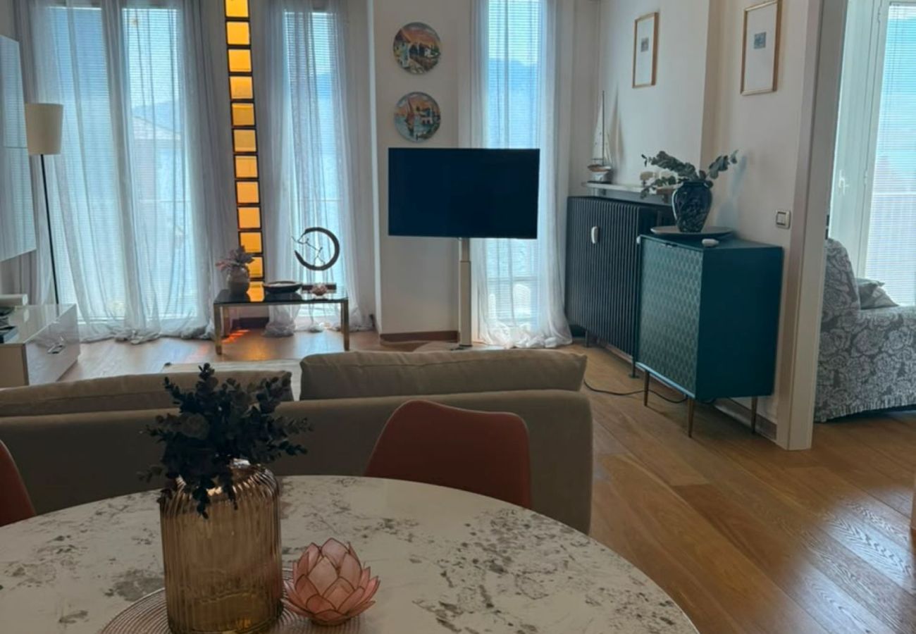 Ferienwohnung in Oggebbio - Elizaveta apartment with lake view and terrace