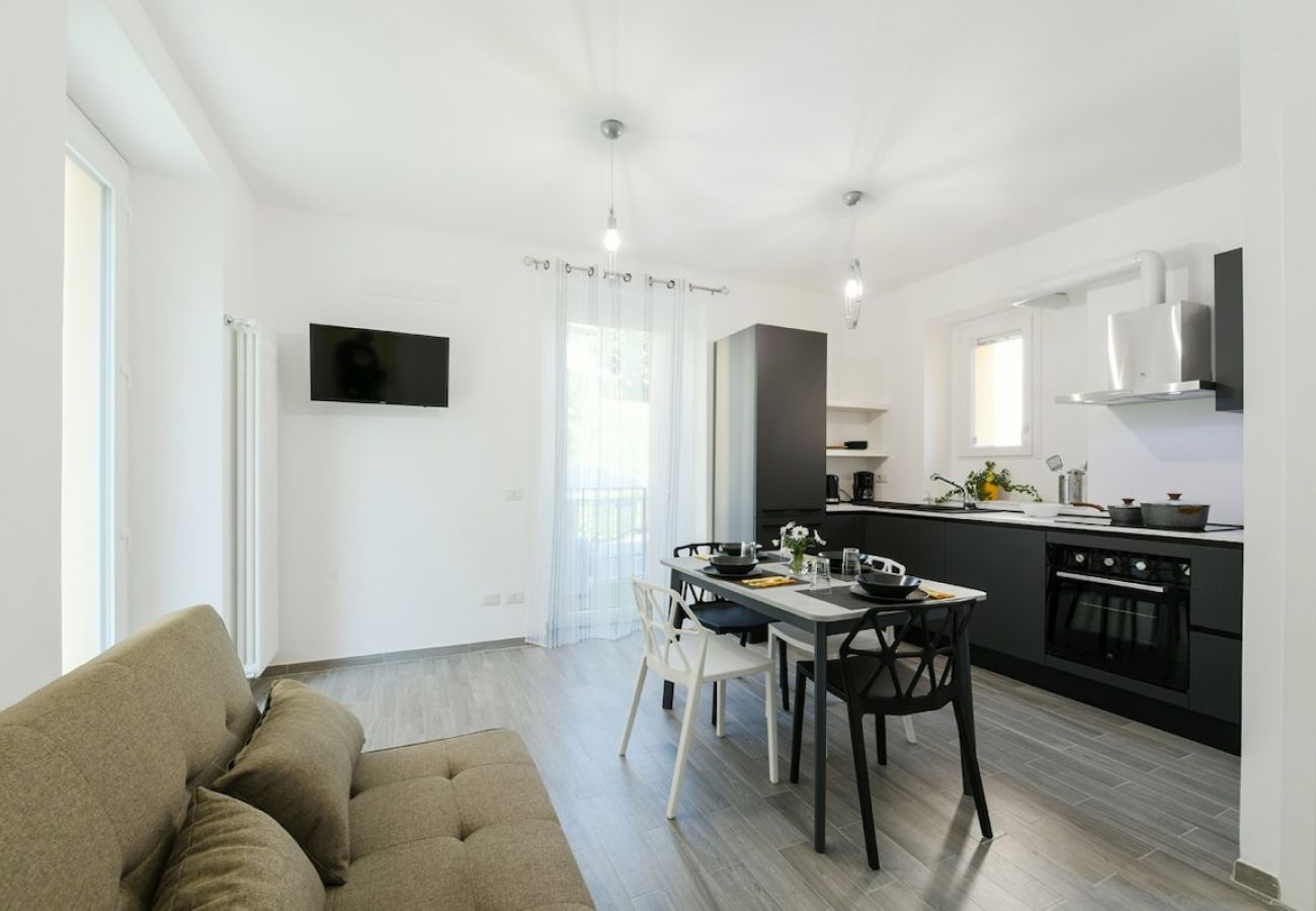 Ferienwohnung in Baveno - Sunflower apartment 1 with terrace in Baveno