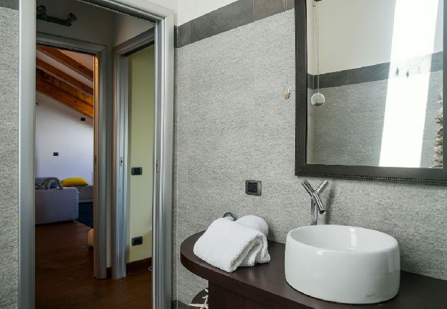 Ferienwohnung in Verbania - La Finestra sul lago luxurious apartment furnished Ferienwohnung in Verbania - La Finestra sul lago luxurious apartment furnished