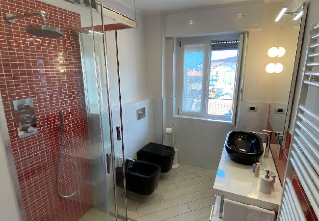 Ferienwohnung in Verbania - Romantica Suite modern apartment in Verbania Intra Ferienwohnung in Verbania - Romantica Suite modern apartment in Verbania Intra