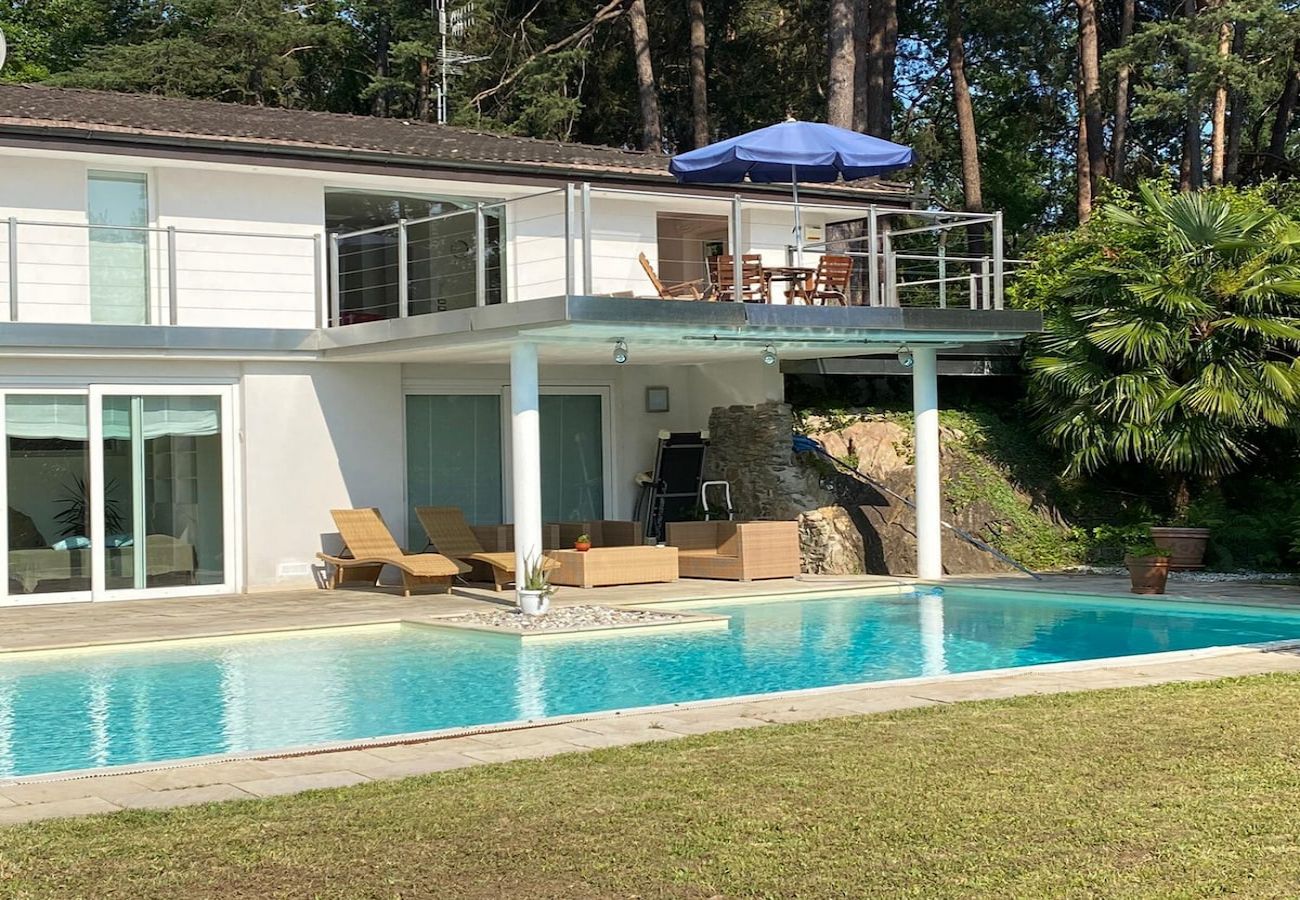 Villa in Luino - Villa Violetta in Luino with pool and garden