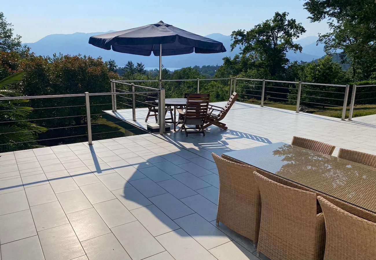 Villa in Luino - Villa Violetta in Luino with pool and garden