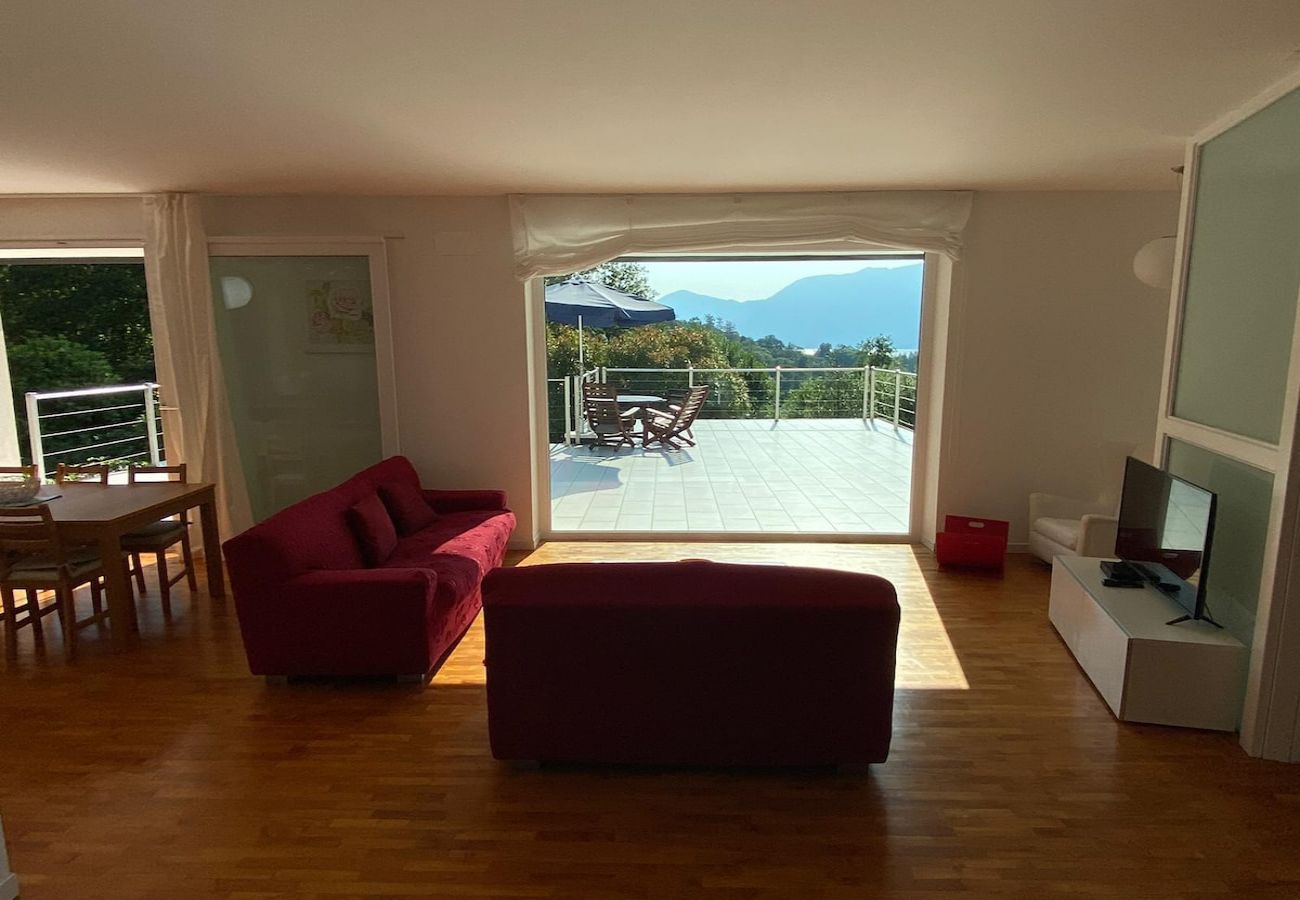 Villa in Luino - Villa Violetta in Luino with pool and garden