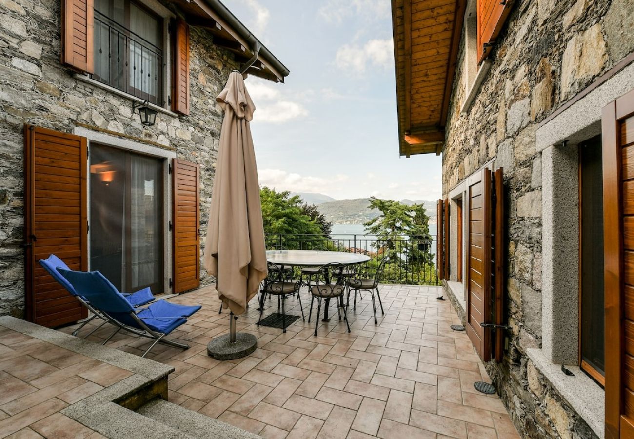 Ferienhaus in Baveno - Lulù stone house with view of the lake