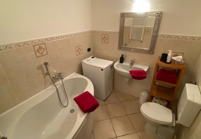 Ferienwohnung in Ghiffa - Doris apartment with lake view in Ghiffa Ferienwohnung in Ghiffa - Doris apartment with lake view in Ghiffa