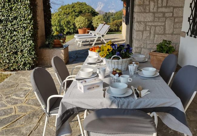 Ferienwohnung in Verbania - Ines apartment in villa with garden and small pool Ferienwohnung in Verbania - Ines apartment in villa with garden and small pool