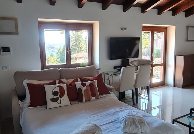 Ferienwohnung in Meina - Penthouse Andrea apartment with private pool Ferienwohnung in Meina - Penthouse Andrea apartment with private pool