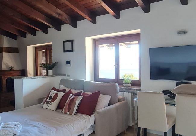 Ferienwohnung in Meina - Penthouse Andrea apartment with private pool Ferienwohnung in Meina - Penthouse Andrea apartment with private pool