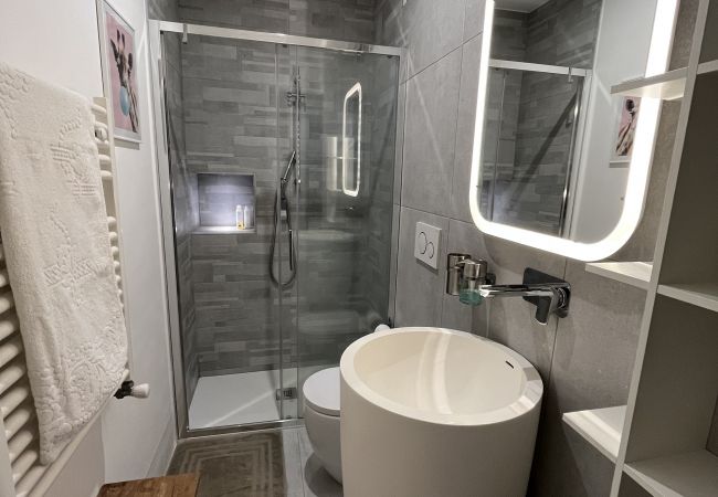 Ferienwohnung in Vignone - Primavera apartment with lake view in residence Ferienwohnung in Vignone - Primavera apartment with lake view in residence