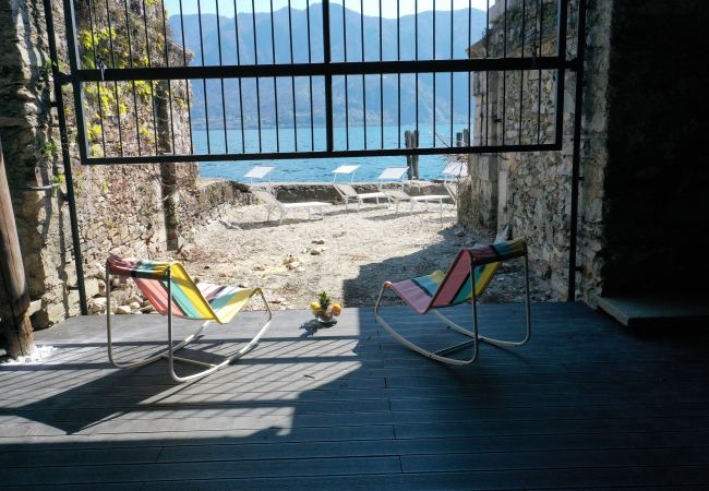 Villa in Ghiffa - Fiorina charming villa with private beach Villa in Ghiffa - Fiorina charming villa with private beach