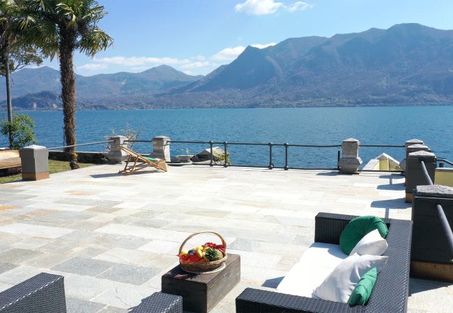 Villa in Ghiffa - Fiorina charming villa with private beach Villa in Ghiffa - Fiorina charming villa with private beach