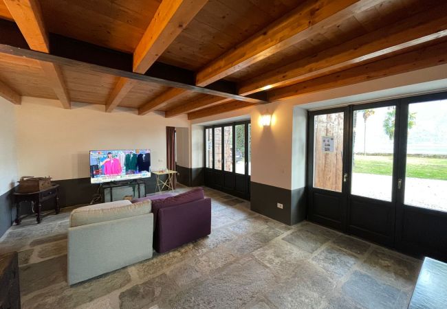 Villa in Ghiffa - Fiorina charming villa with private beach Villa in Ghiffa - Fiorina charming villa with private beach