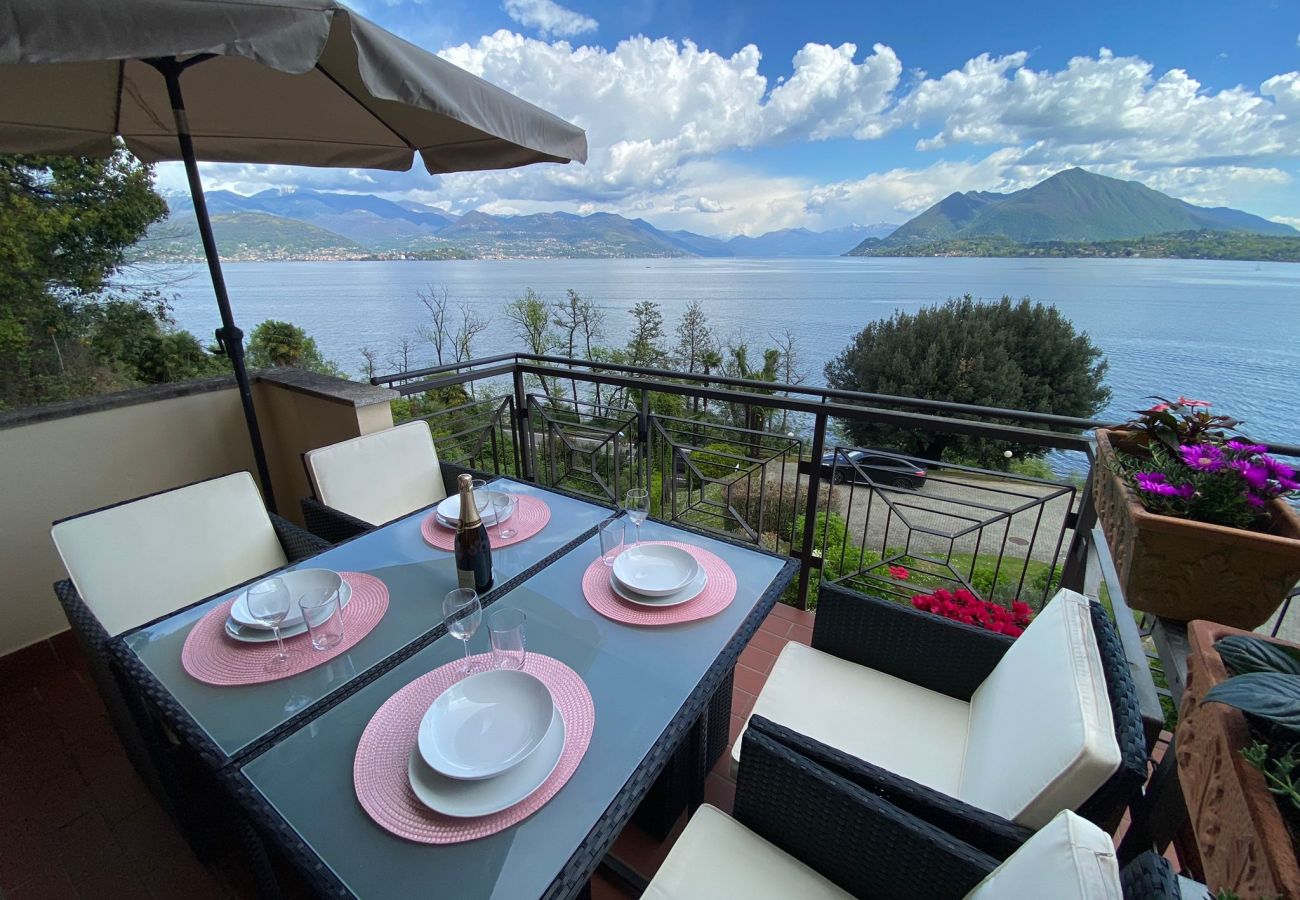 Ferienwohnung in Stresa - Blue Lake apartment with pool and lake view