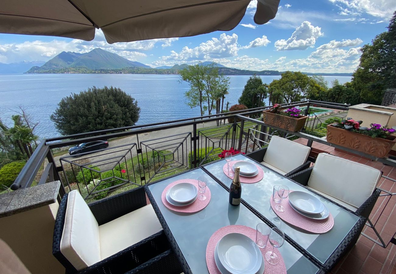 Ferienwohnung in Stresa - Blue Lake apartment with pool and lake view