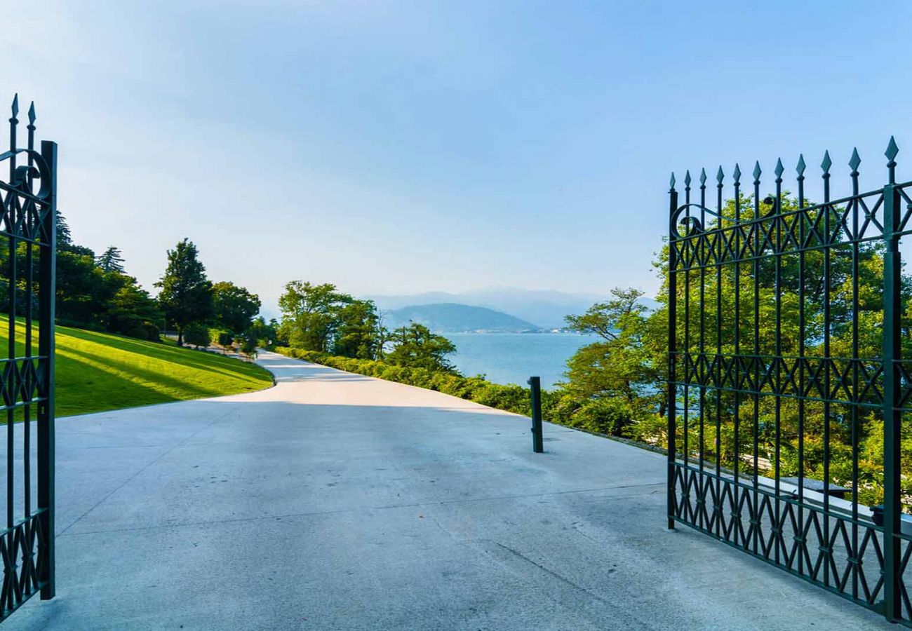 Ferienwohnung in Stresa - Blue Lake apartment with pool and lake view