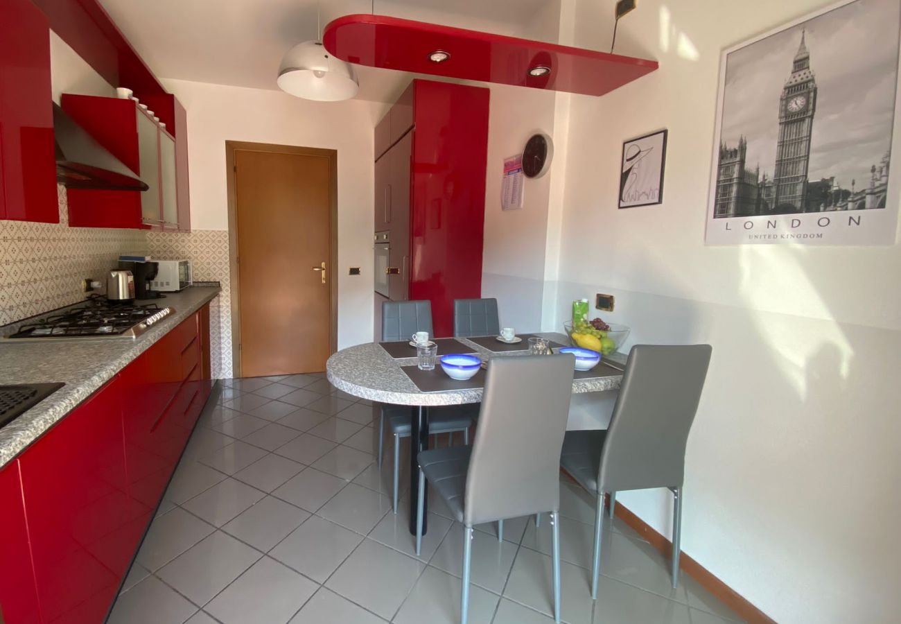 Ferienwohnung in Stresa - Stresa Centro modern apartment in the center of St