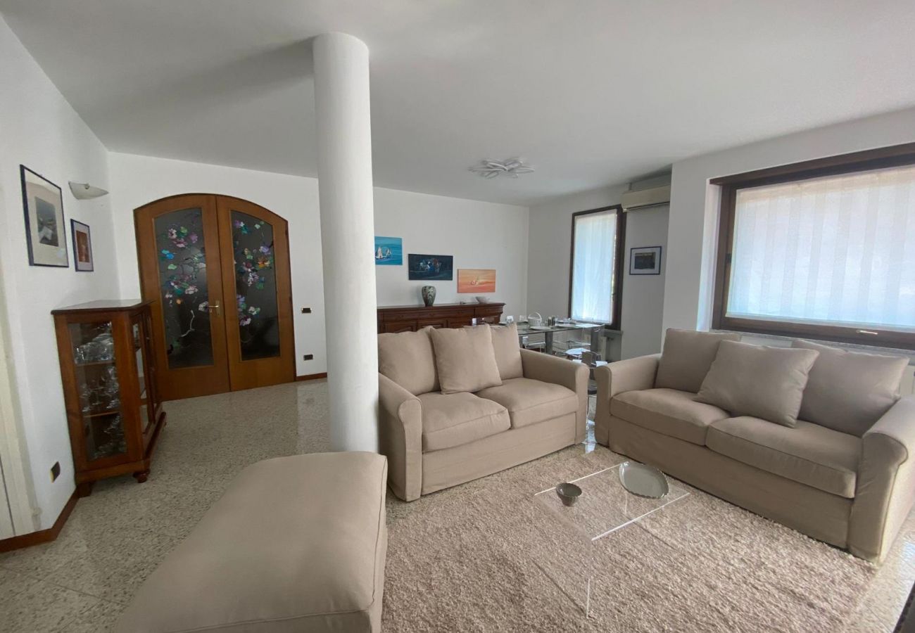 Ferienwohnung in Stresa - Stresa Centro modern apartment in the center of St