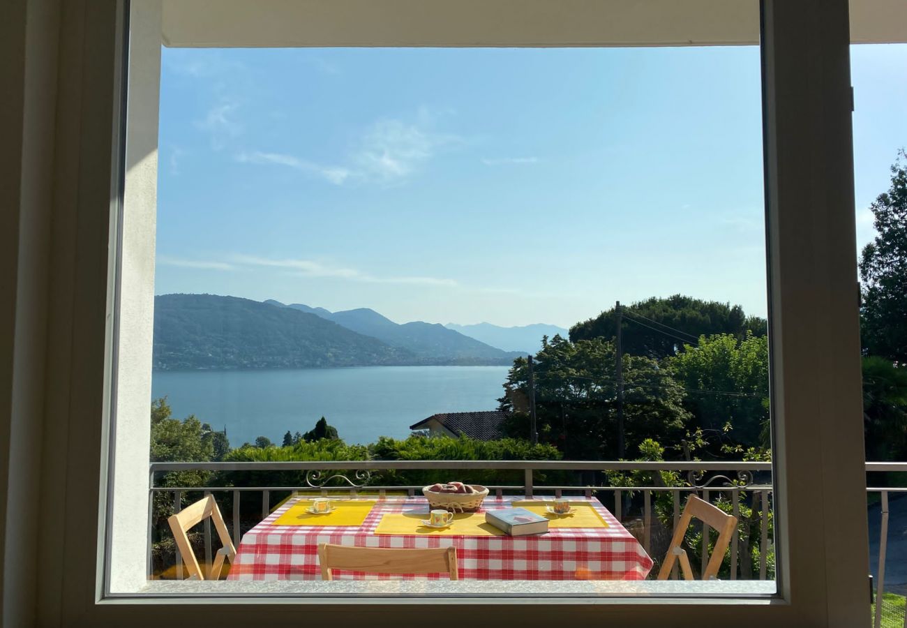 Ferienwohnung in Baveno - Rosa dei Venti apartment with lake view in Baveno