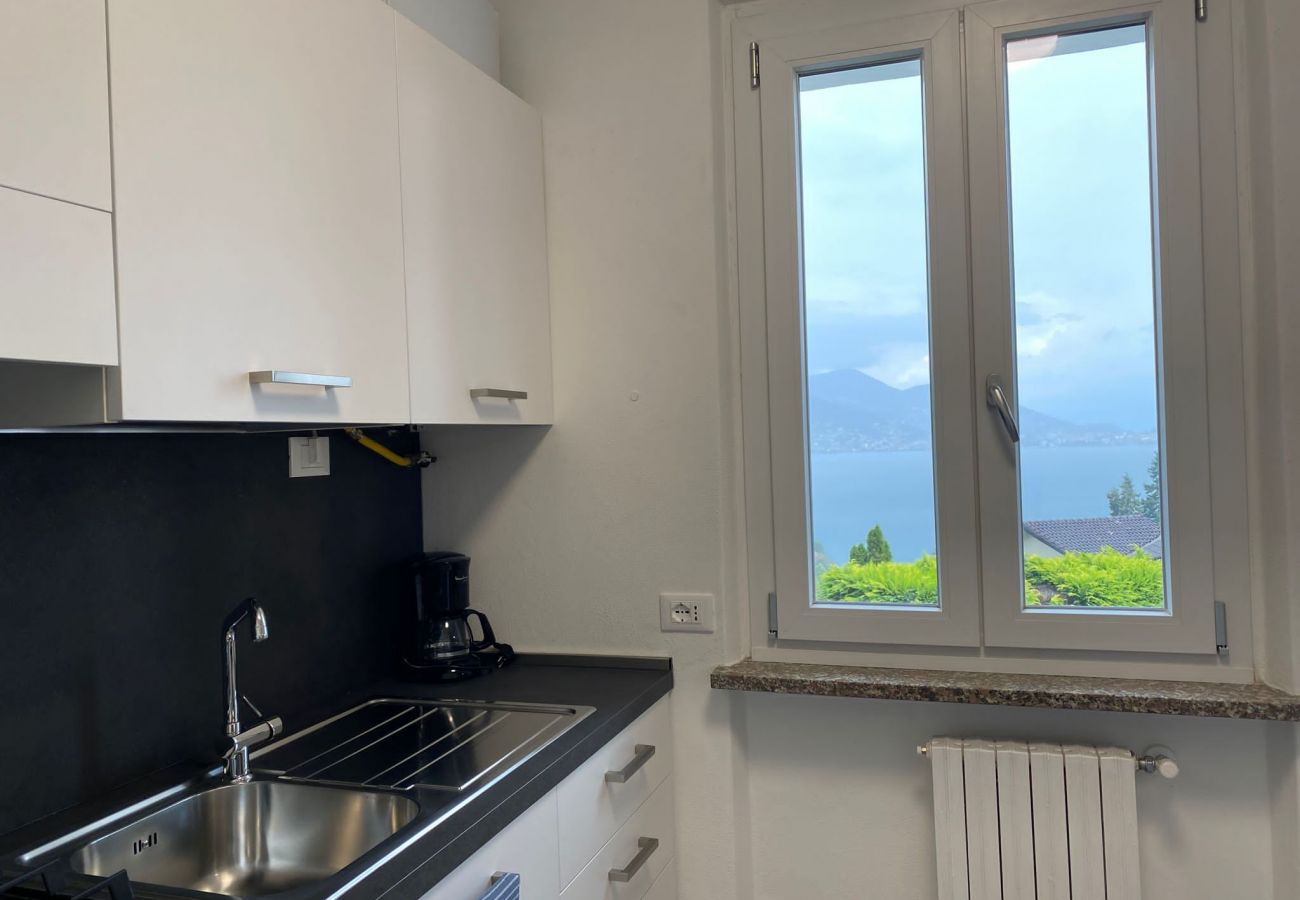 Ferienwohnung in Baveno - Rosa dei Venti apartment with lake view in Baveno