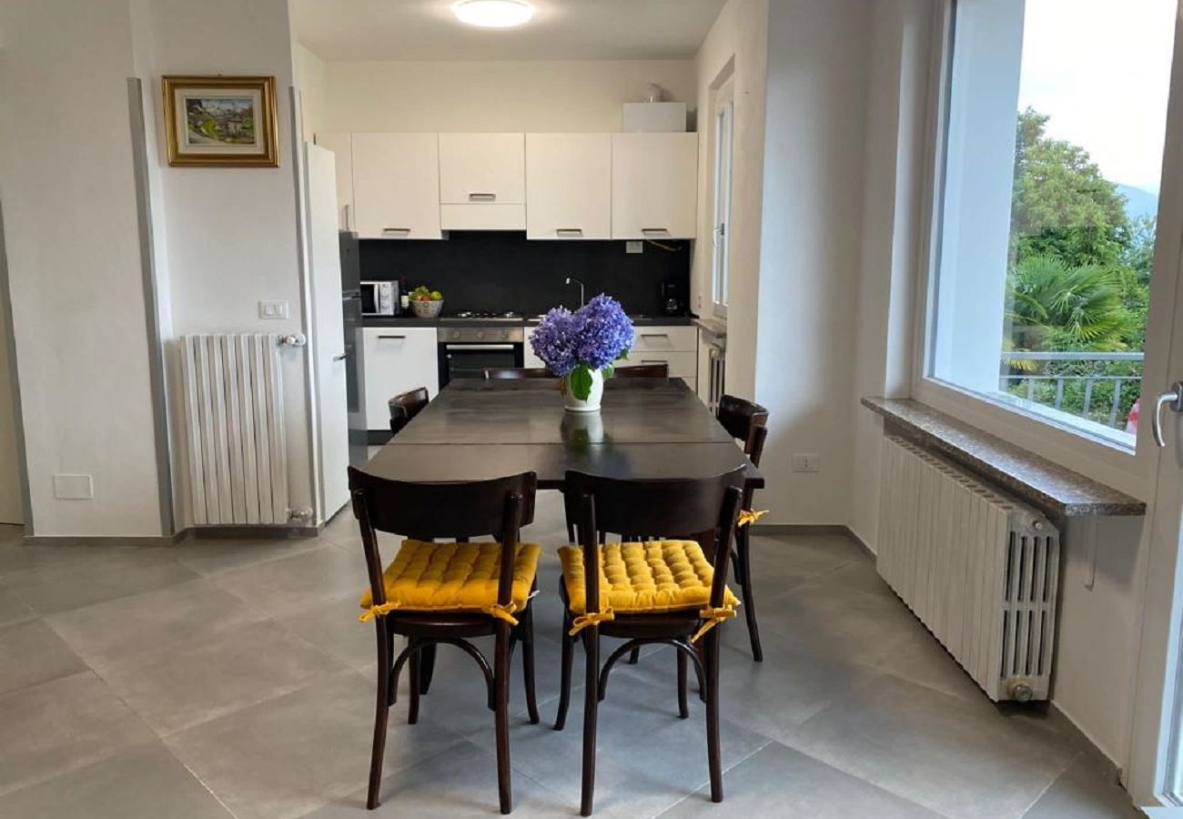 Ferienwohnung in Baveno - Rosa dei Venti apartment with lake view in Baveno