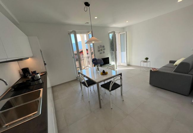 Ferienwohnung in Verbania - Lago Azzurro modern aparment with lake view and ba Ferienwohnung in Verbania - Lago Azzurro modern aparment with lake view and ba