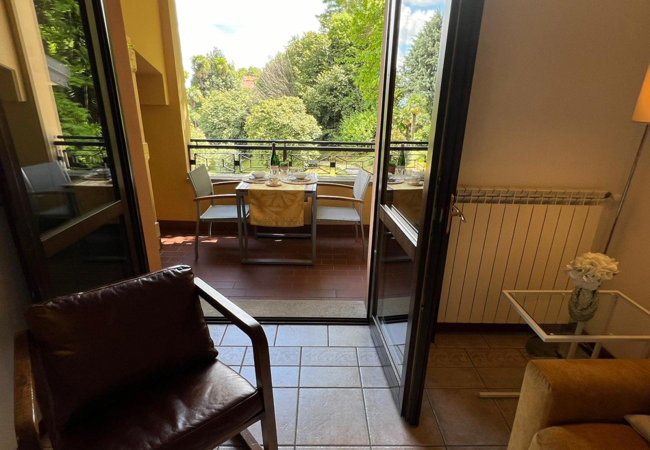 Ferienwohnung in Stresa - Sole e Lago apartment with terrace lake view in St