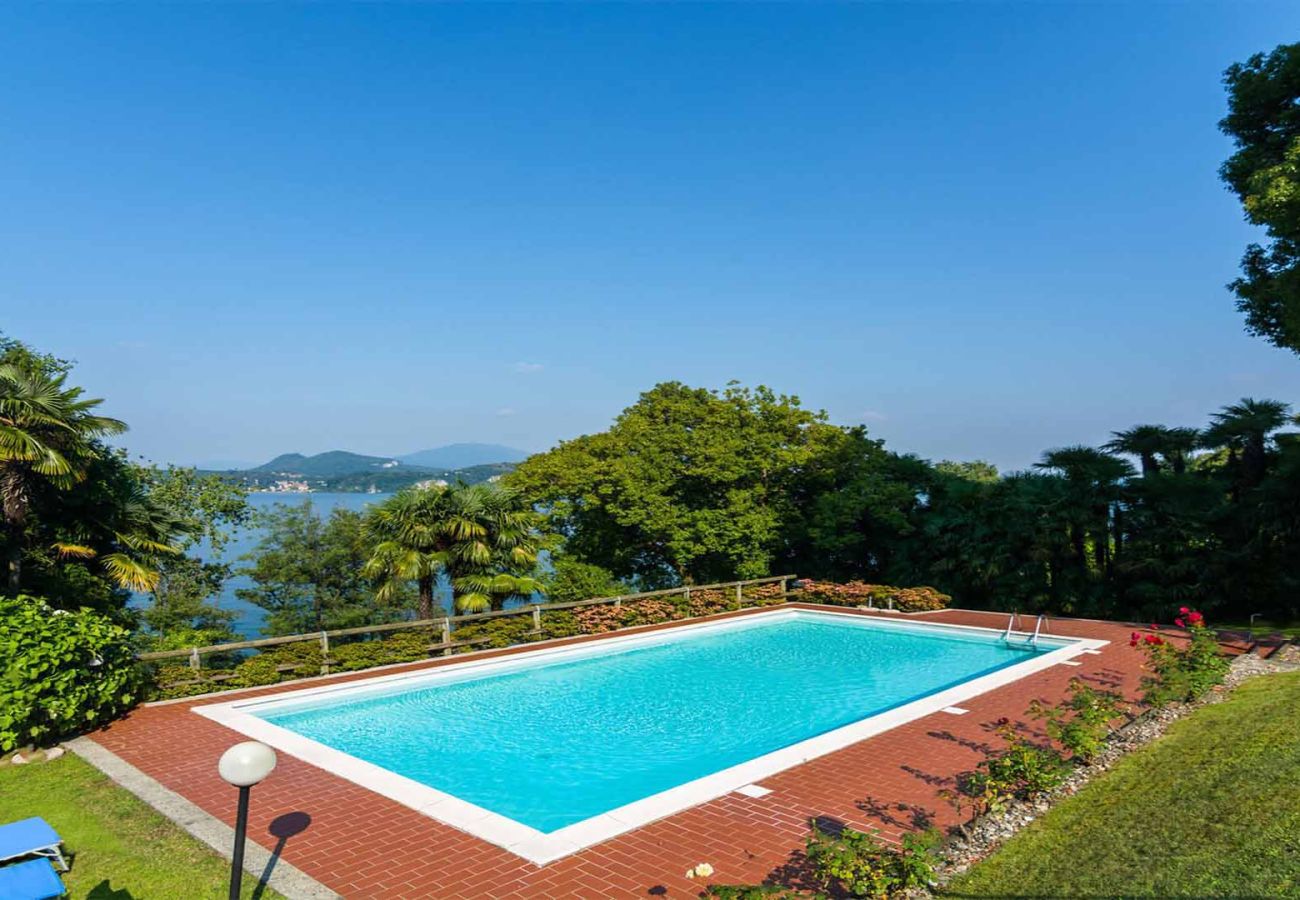 Ferienwohnung in Stresa - Sole e Lago apartment with terrace lake view in St