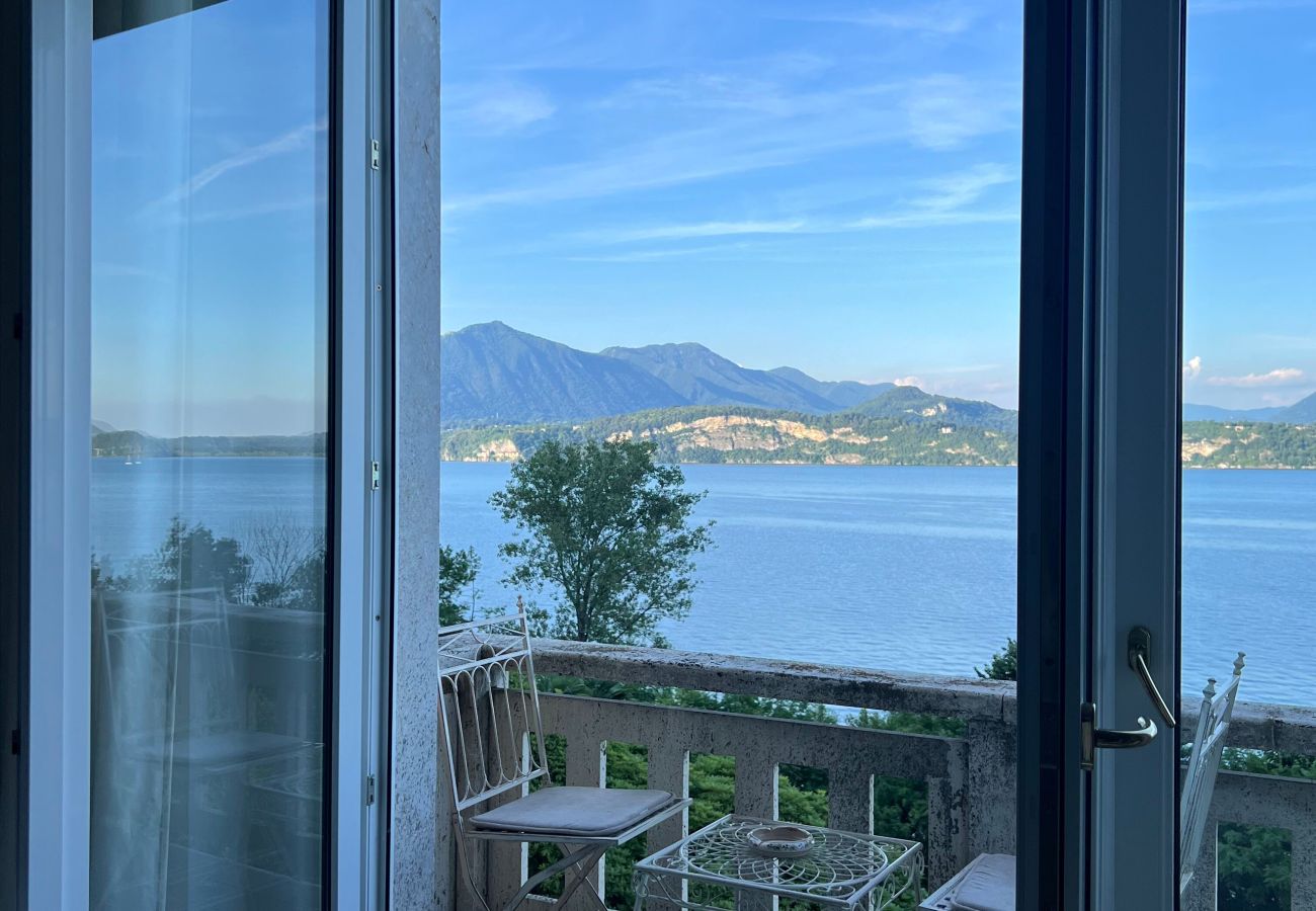 Ferienwohnung in Belgirate - Camelia modern apartment with lake view in Belgira