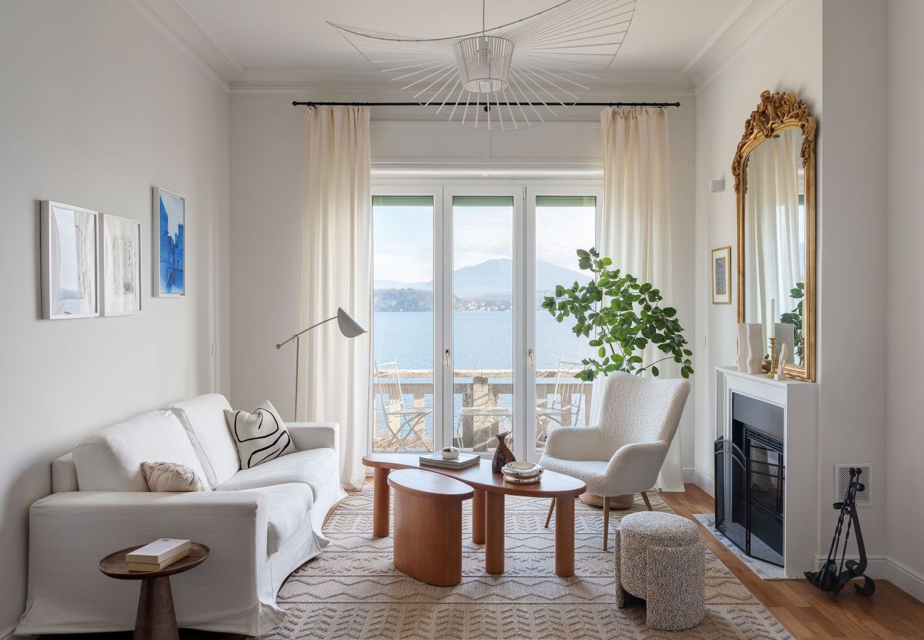 Ferienwohnung in Belgirate - Camelia modern apartment with lake view in Belgira