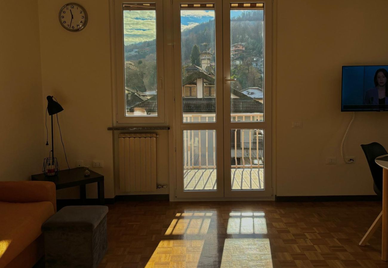 Ferienwohnung in Stresa - Ilaria apartment in Stresa with balcony lake view